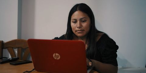 ESTEFANY:  Una joven desafiando estereotipos al estudiar mecánica automotriz.